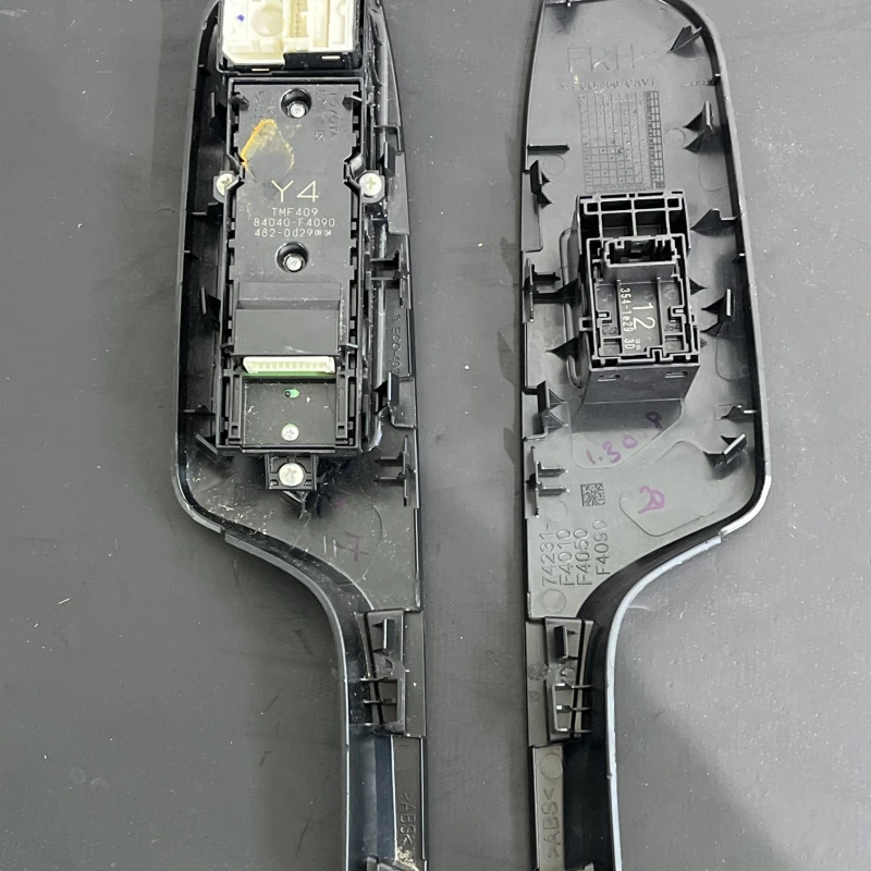 Butoane comada geamuri / Toyota CHR CHR 2022 / Interior