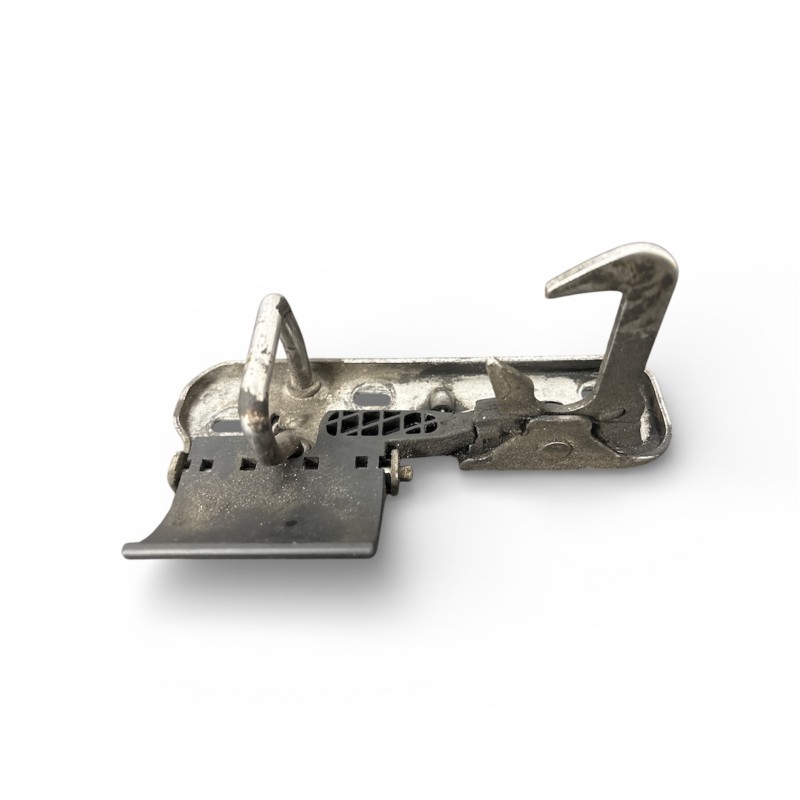 Iala broasca capota / Volkswagen Passat B7 2012 / Caroserie, oglinzi si faruri