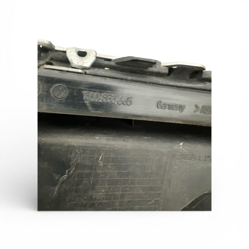 Grila proiector stanga / Volkswagen Passat B7 2012 / Caroserie, oglinzi si faruri