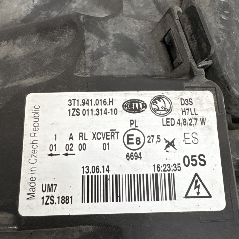 Far dreapta xenon / Skoda Superb II 3T 2015 / Caroserie, oglinzi si faruri