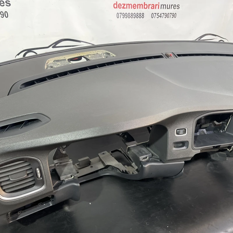 Plansa bord / Volvo V60 V60 2014 / Interior
