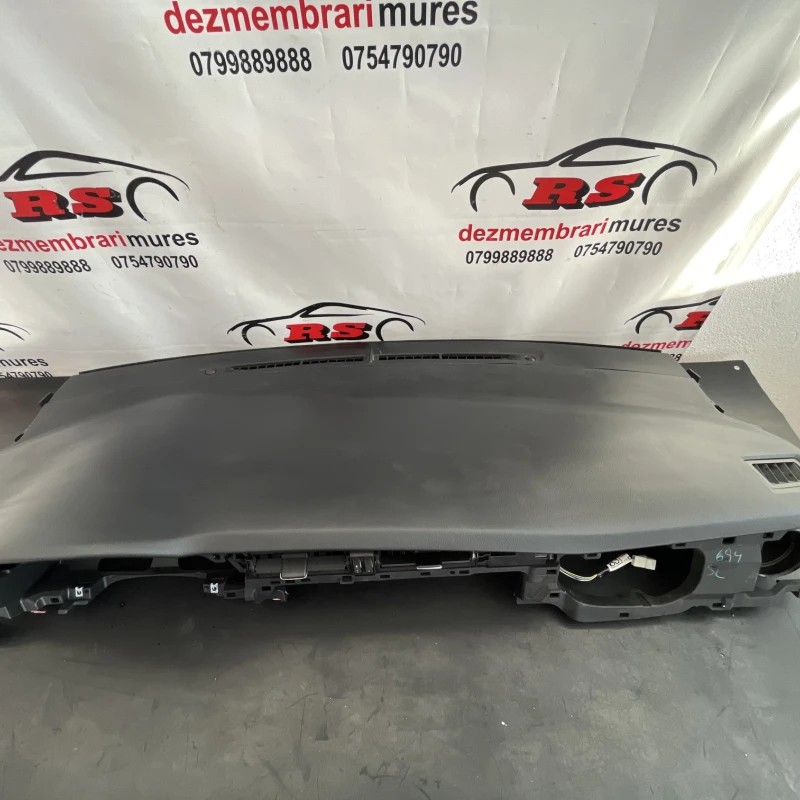 Plansa bord / Toyota Auris E180 2014 / Interior