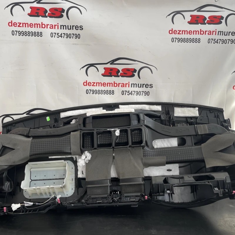 Plansa bord / Toyota Auris E180 2014 / Interior