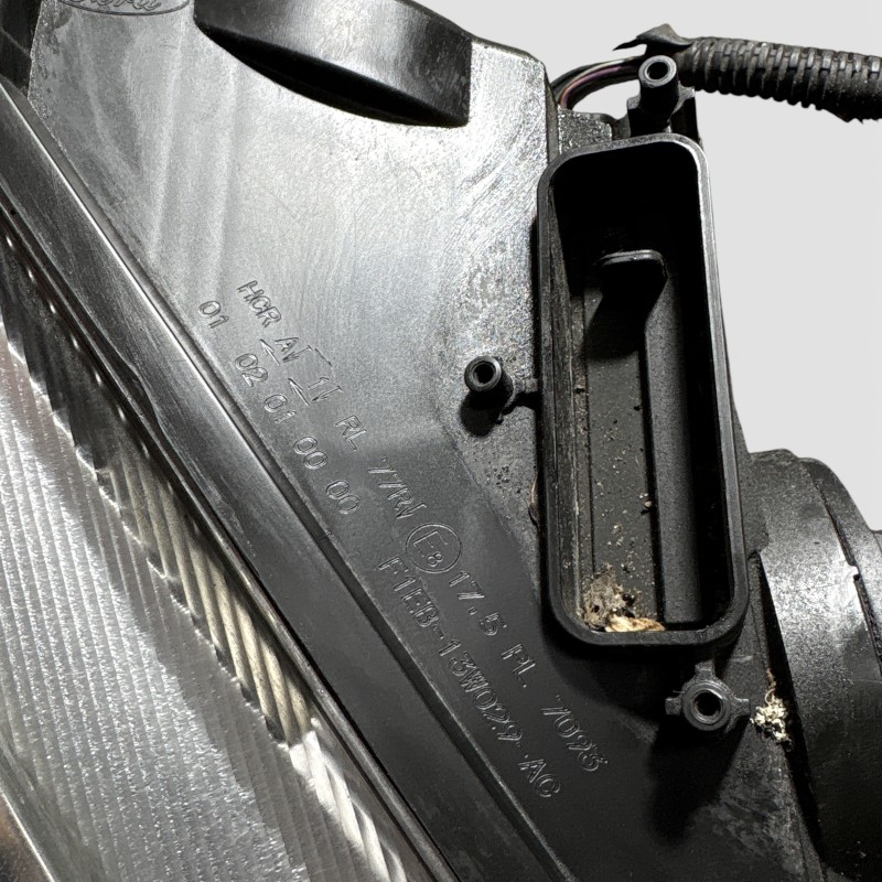 Far dreapta / Ford Focus MK3 2015 / Caroserie, oglinzi si faruri