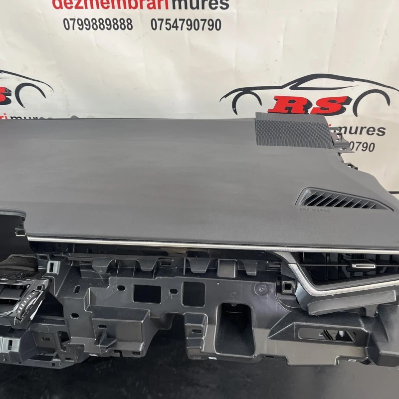 Plansa bord / Toyota Corolla E180 2020 / Interior
