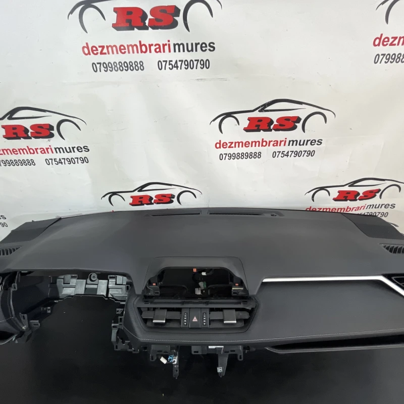 Plansa bord / Toyota Rav4 XA40 2020 / Interior