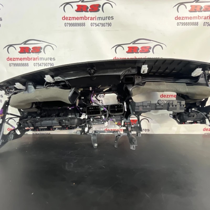 Plansa bord / Toyota Rav4 XA40 2020 / Interior