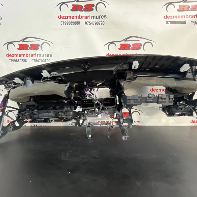 Plansa bord / Toyota Rav4 XA40 2020 / Interior