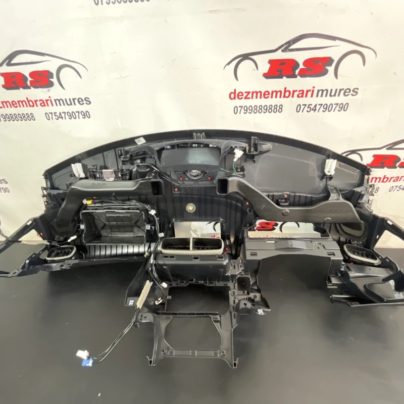 Plansa bord / Toyota Yaris XP130 2016 / Interior