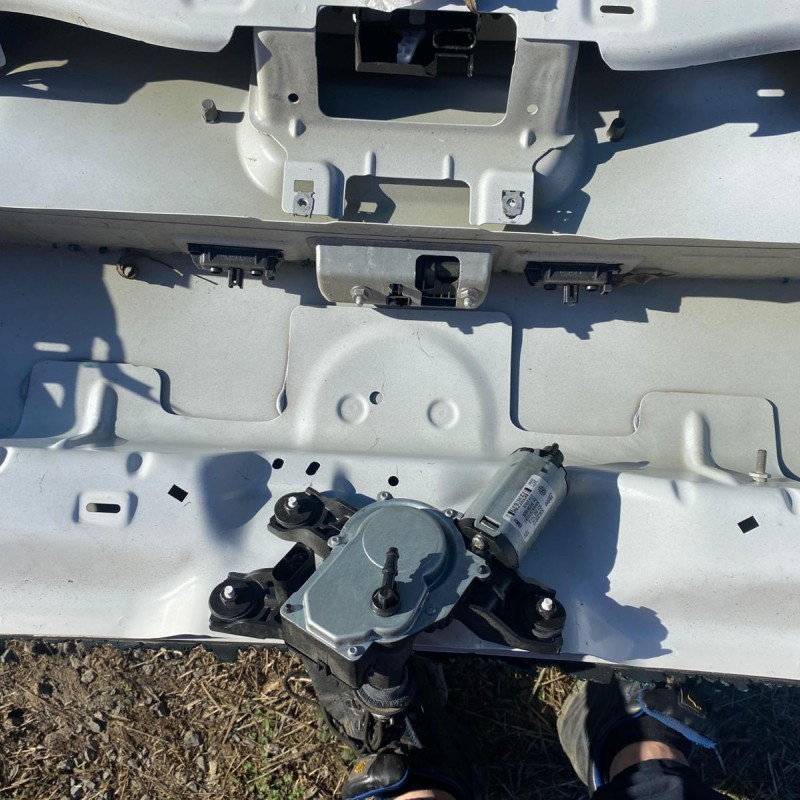 Haion / Volkswagen Passat B7 2012 / Caroserie, oglinzi si faruri