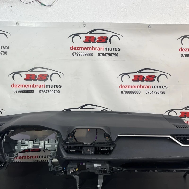 Plansa bord / Toyota Rav4 XA40 2020 / Interior