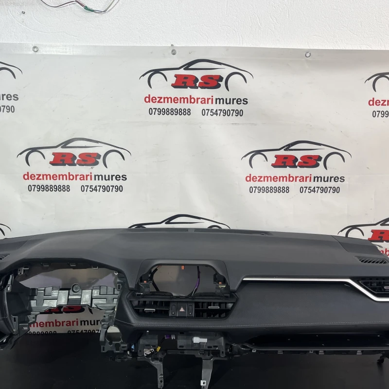 Plansa bord / Toyota Rav4 XA40 2020 / Interior