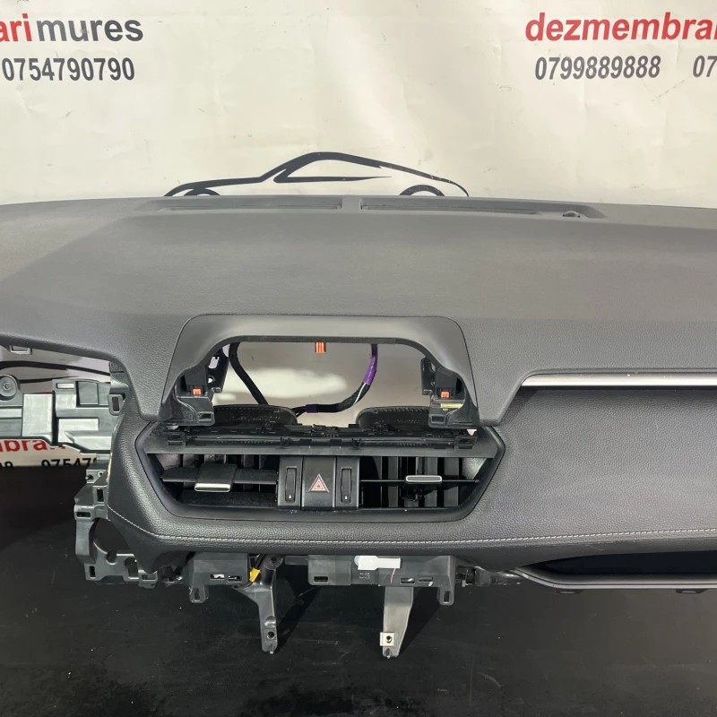 Plansa bord / Toyota Rav4 XA40 2020 / Interior