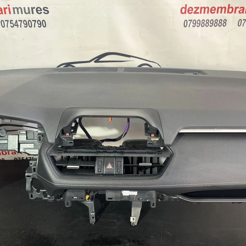 Plansa bord / Toyota Rav4 XA40 2020 / Interior