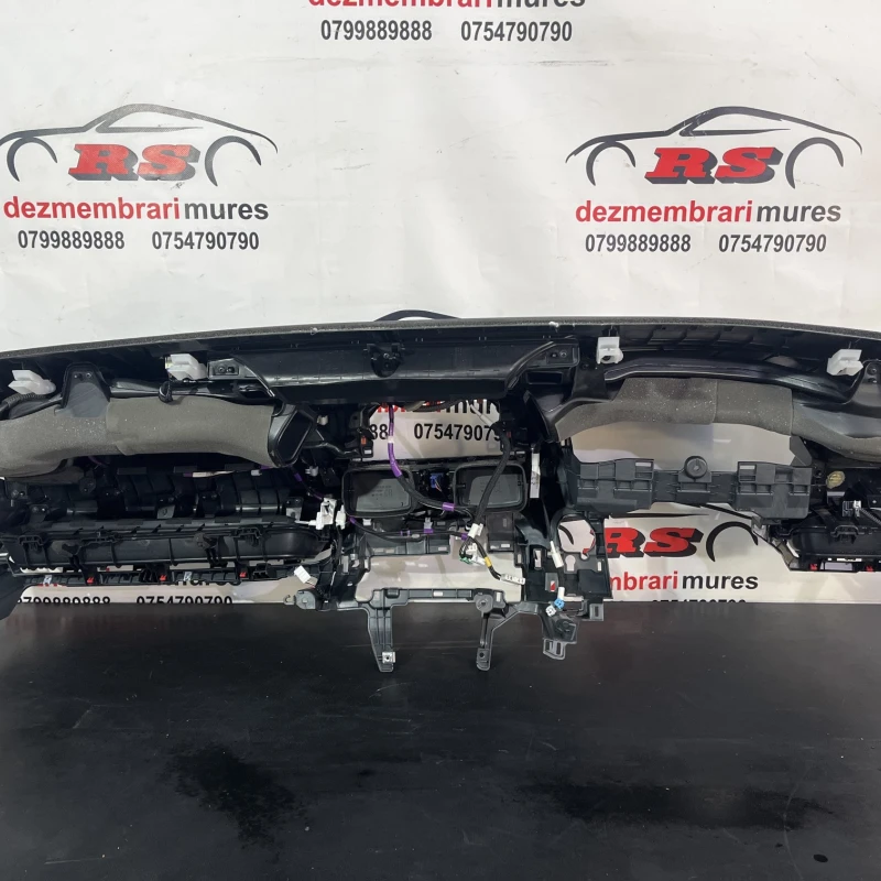 Plansa bord / Toyota Rav4 XA40 2020 / Interior