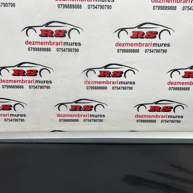 Bandou usa stanga fata / Volkswagen Passat B7 2014 / Caroserie, oglinzi si faruri