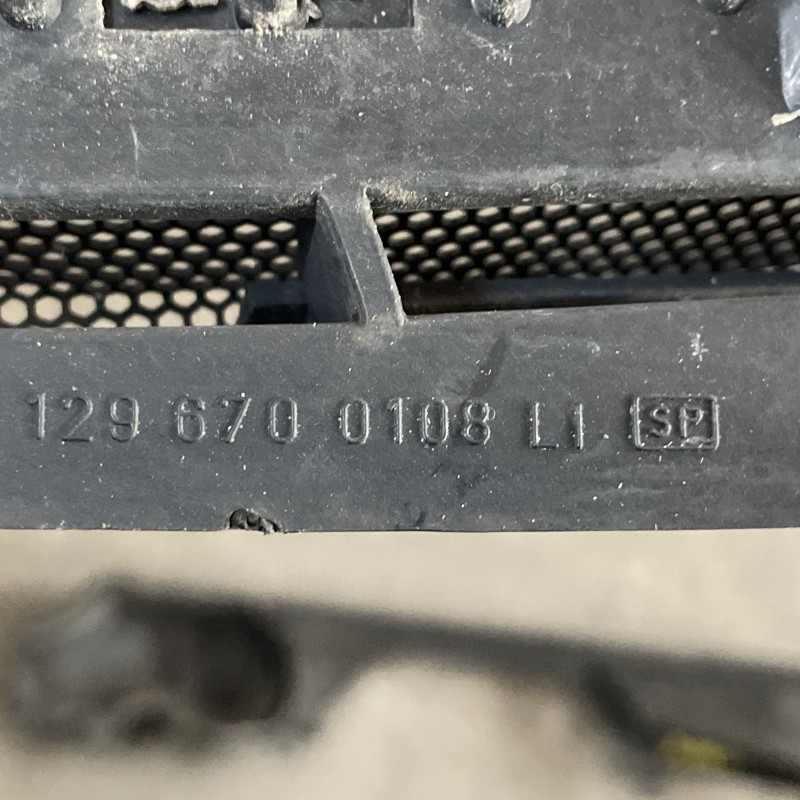 Grila stergatoare / Mercedes-Benz SL R129 1993 / Caroserie, oglinzi si faruri