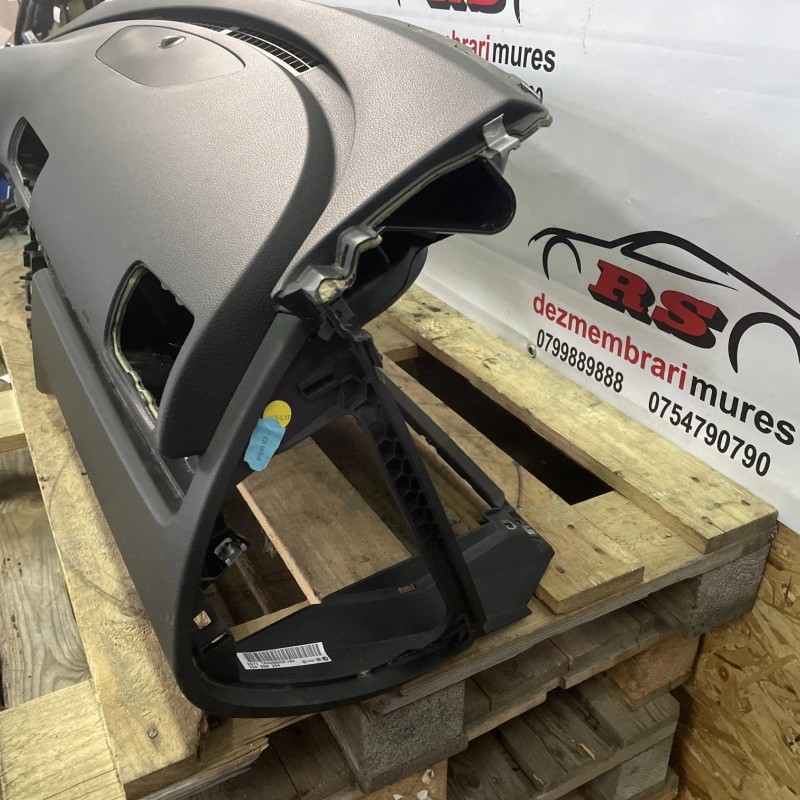 Plansa bord / Volkswagen Passat B7 2011 / Interior