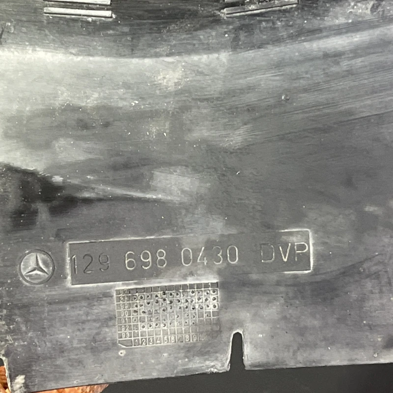 Carenaj dreapta fata mare / Mercedes-Benz SL R129 1992 / Caroserie, oglinzi si faruri