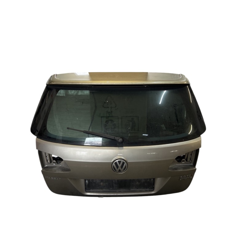 Haion / Volkswagen Passat B7 2014 / Caroserie, oglinzi si faruri