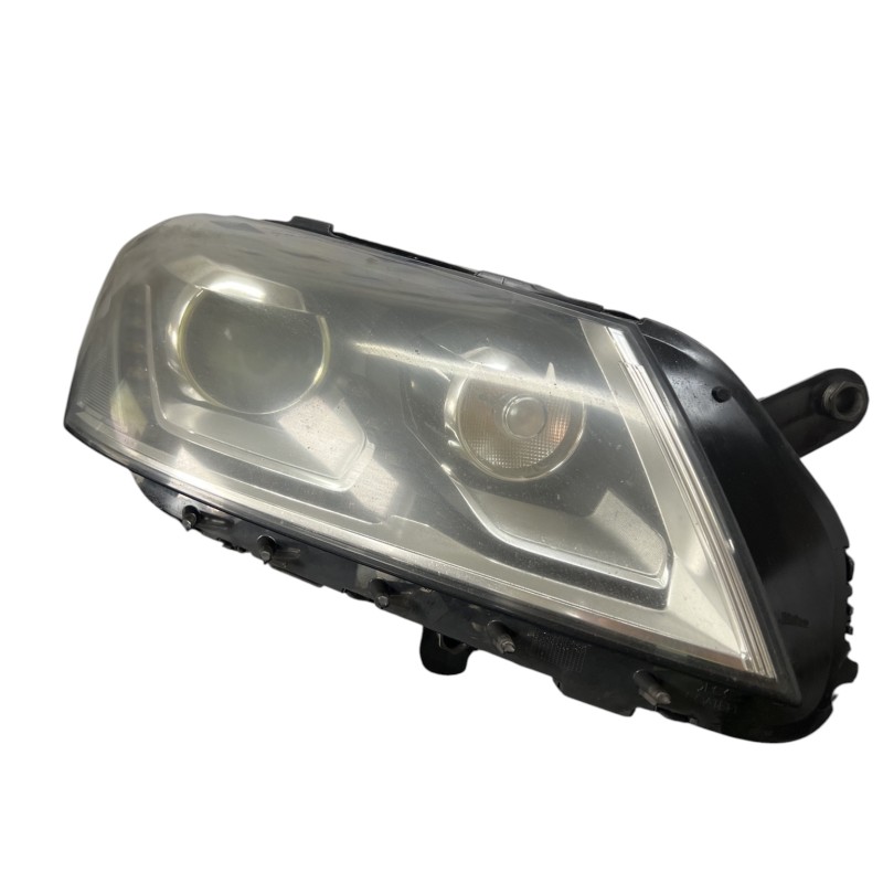 Far dreapta xenon / Volkswagen Passat B7 2014 / Caroserie, oglinzi si faruri