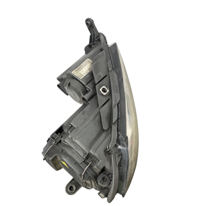 Far dreapta xenon / Volkswagen Passat B7 2014 / Caroserie, oglinzi si faruri