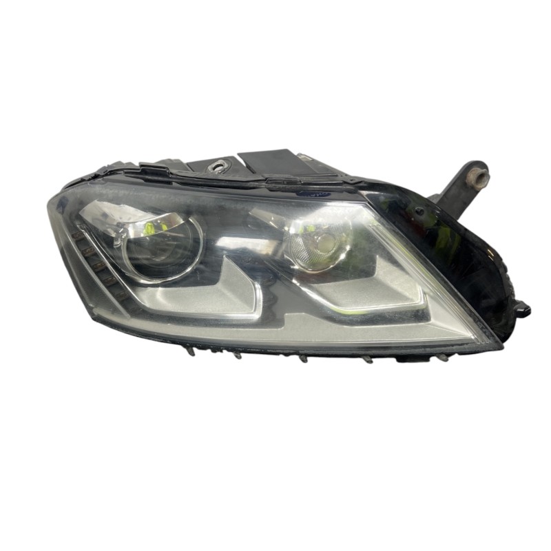 Far dreapta xenon Volkswagen Passat B7 2013