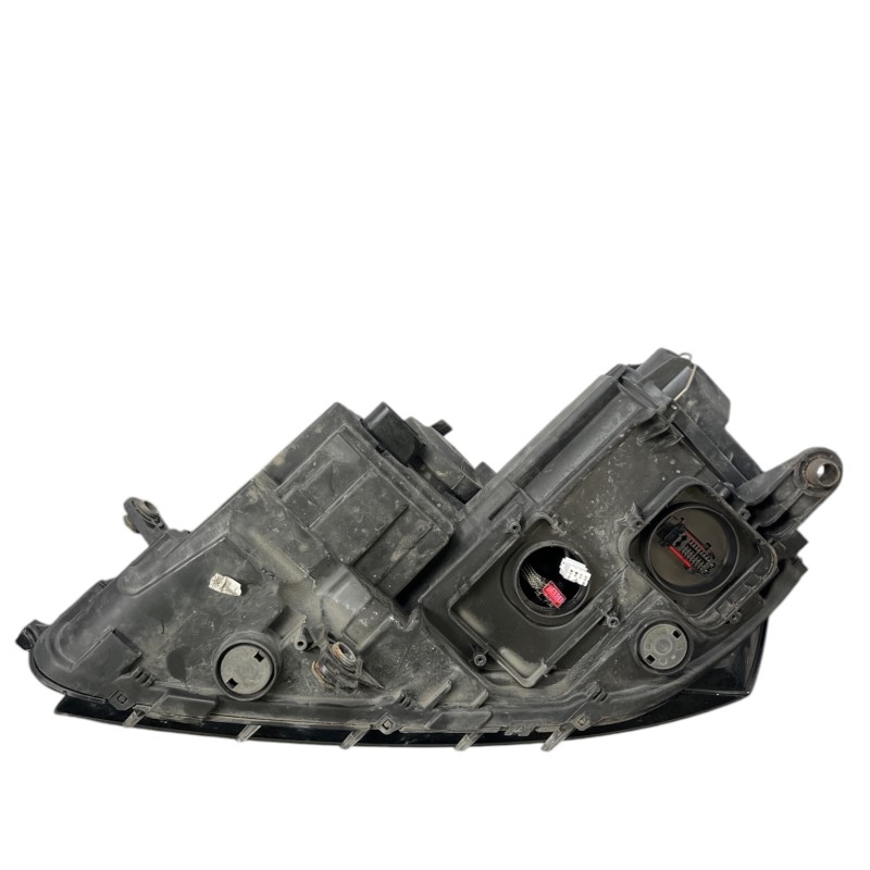 Far dreapta xenon / Volkswagen Passat B7 2013 / Caroserie, oglinzi si faruri