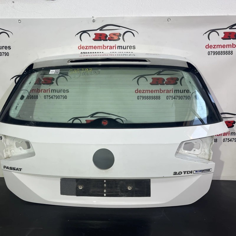Haion / Volkswagen Passat B8 2016 / Caroserie, oglinzi si faruri