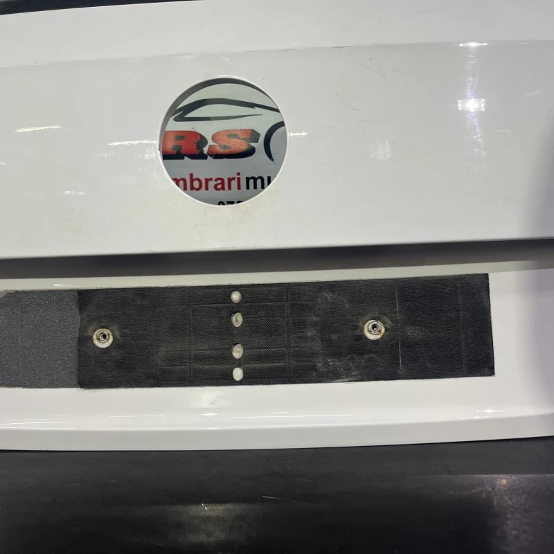 Haion / Volkswagen Passat B8 2016 / Caroserie, oglinzi si faruri
