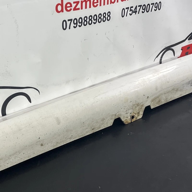 Prag stanga / Volkswagen Golf MK6 2011 / Caroserie, oglinzi si faruri