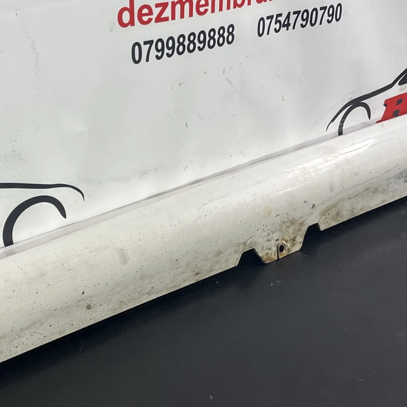 Prag stanga / Volkswagen Golf MK6 2011 / Caroserie, oglinzi si faruri