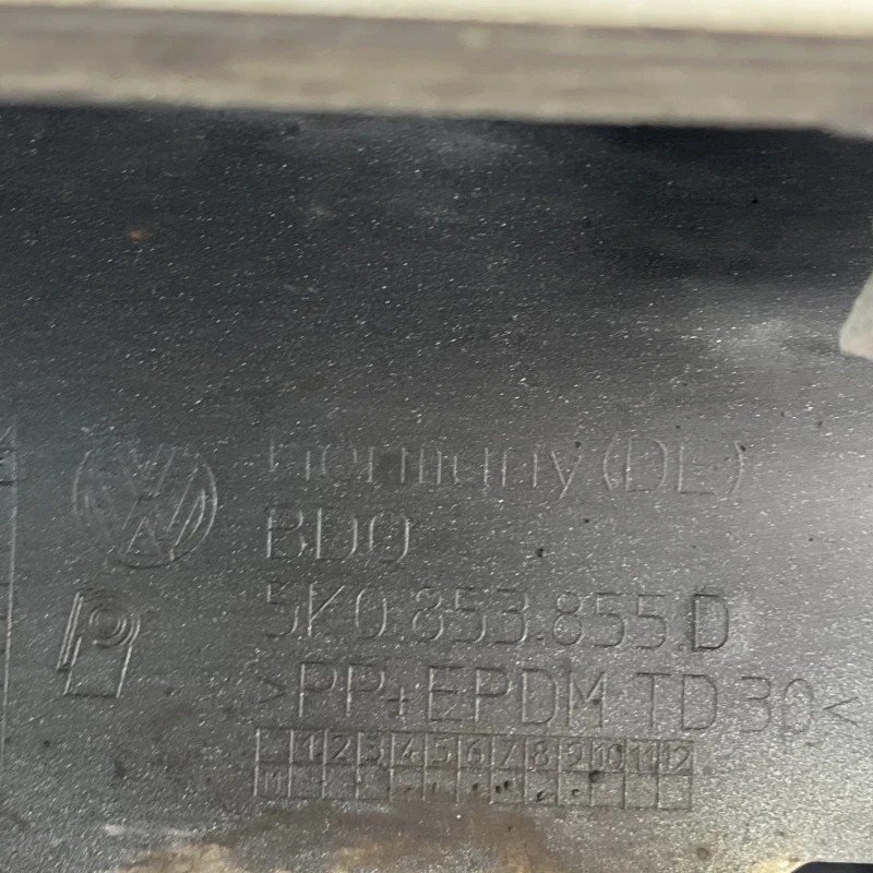 Prag stanga / Volkswagen Golf MK6 2011 / Caroserie, oglinzi si faruri