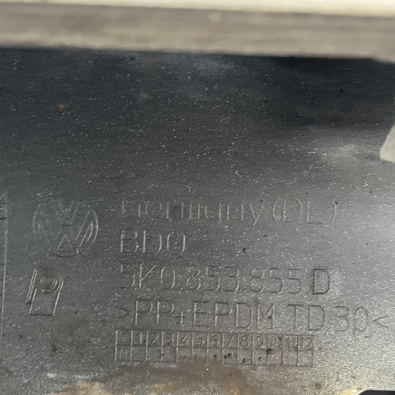 Prag stanga / Volkswagen Golf MK6 2011 / Caroserie, oglinzi si faruri