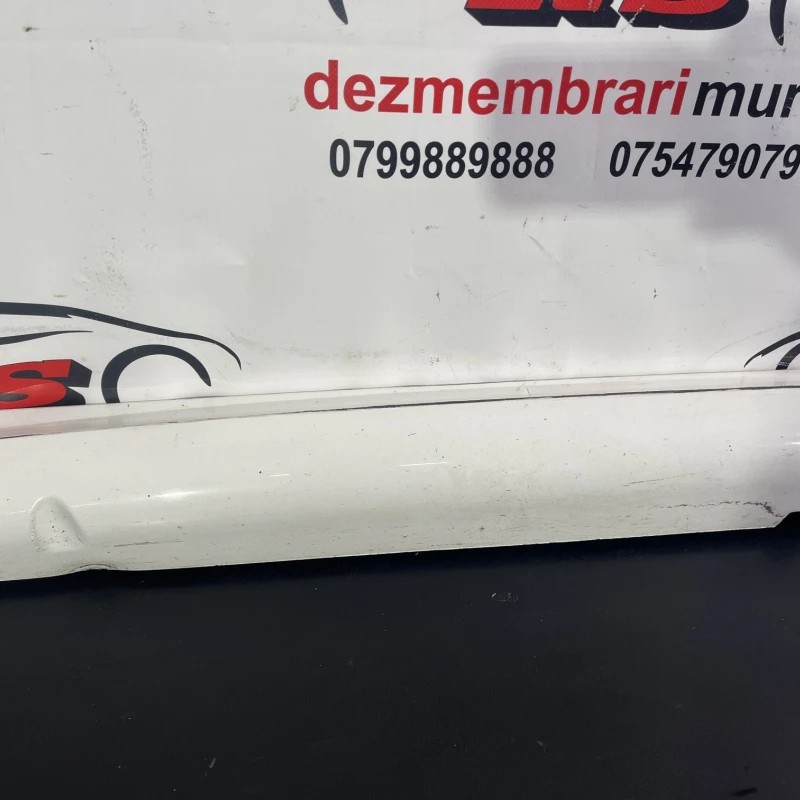 Prag ornament dreapta / Volkswagen Golf MK6 2011 / Caroserie, oglinzi si faruri