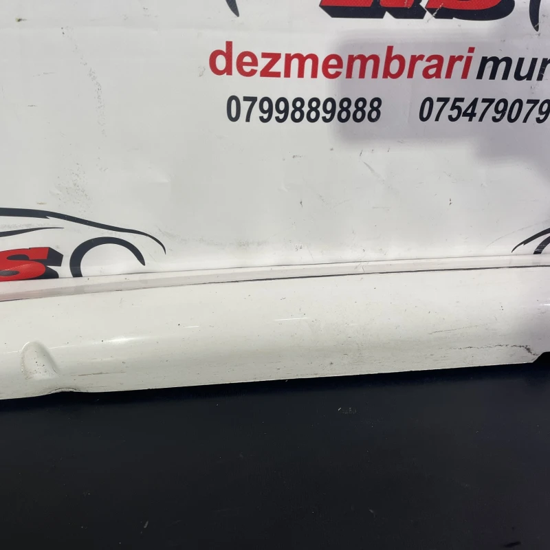 Prag ornament dreapta / Volkswagen Golf MK6 2011 / Caroserie, oglinzi si faruri