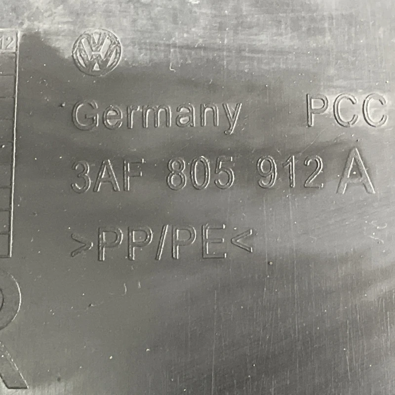 Carenaj dreapta fata mic / Volkswagen Passat B7 2014 / Caroserie, oglinzi si faruri
