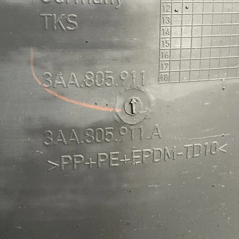 Carenaj stanga fata mic / Volkswagen Passat B7 2014 / Caroserie, oglinzi si faruri