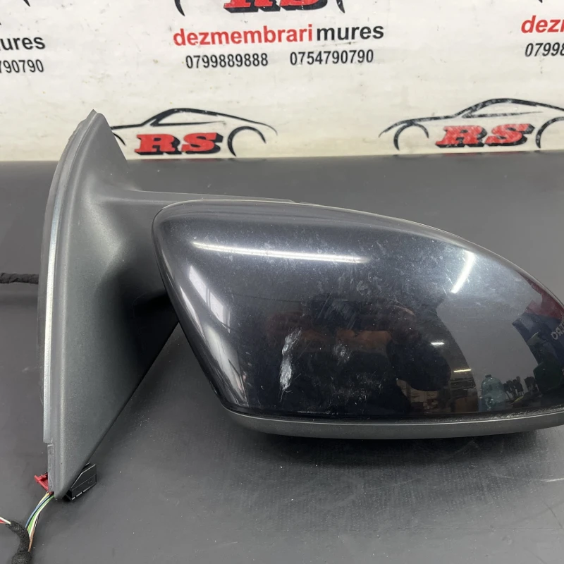 Oglinda dreapta / Volkswagen Passat B7 2012 / Caroserie, oglinzi si faruri