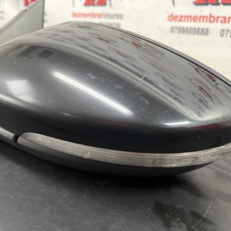 Oglinda stanga / Volkswagen Passat B7 2012 / Caroserie, oglinzi si faruri