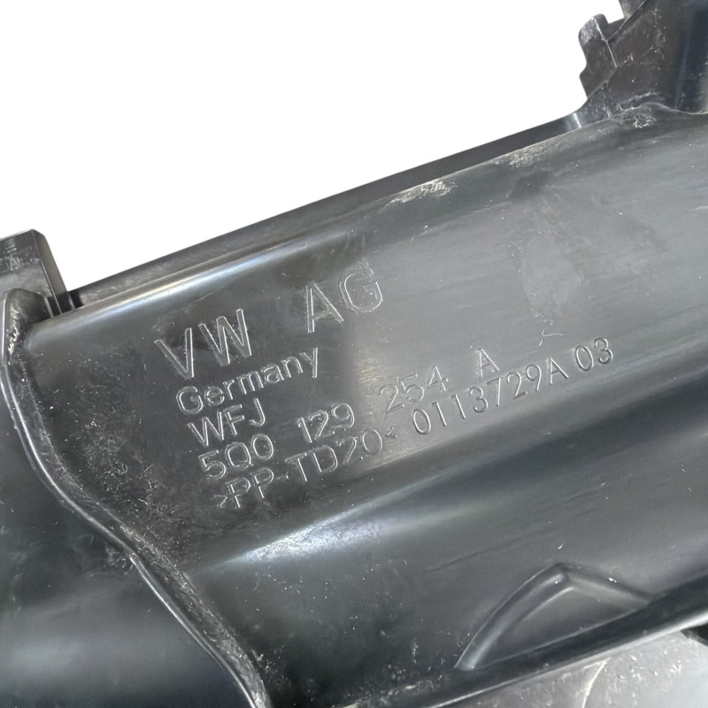Difuzor captare aer / Volkswagen Passat B8 2017 / Caroserie, oglinzi si faruri