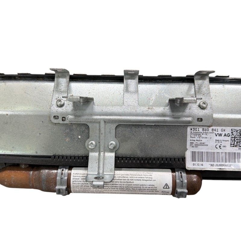 Airbag genunchi sofer / Volkswagen Passat B8 2017 / Interior