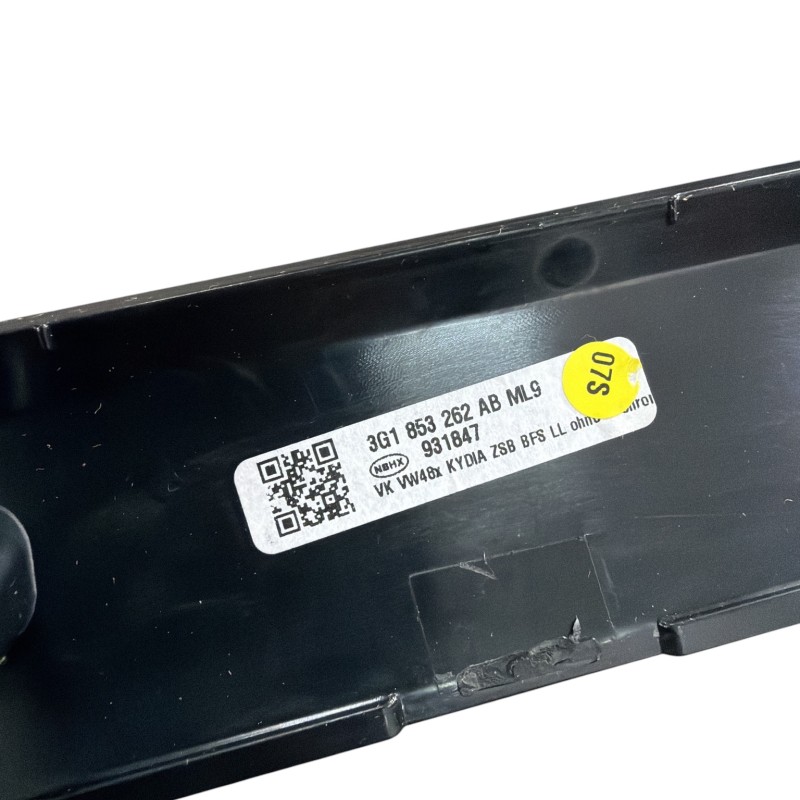 Ornament trim bord / Volkswagen Passat B8 2017 / Interior