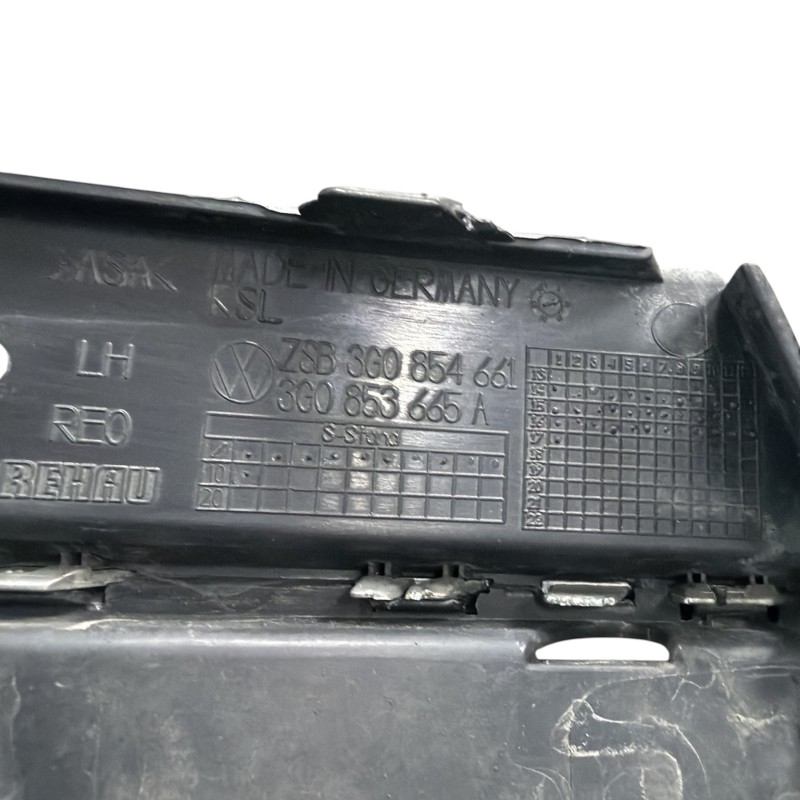 Grila proiector stanga / Volkswagen Passat B8 2017 / Caroserie, oglinzi si faruri