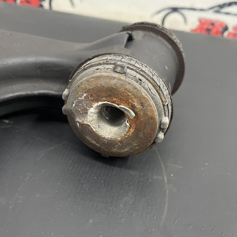 Brat inferior stanga fata / Mercedes-Benz SL R129 1992 / Directie si suspensie