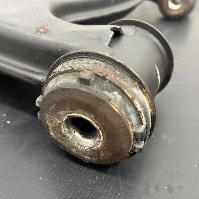 Brat inferior stanga fata / Mercedes-Benz SL R129 1992 / Directie si suspensie