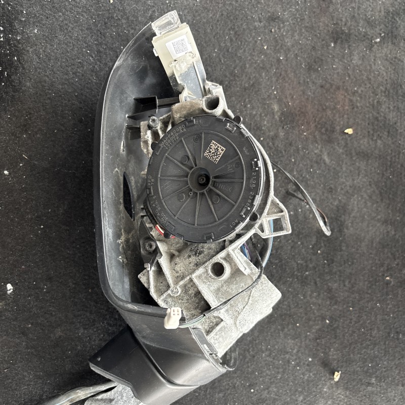 Oglinda stanga / Volkswagen Passat B8 2017 / Caroserie, oglinzi si faruri
