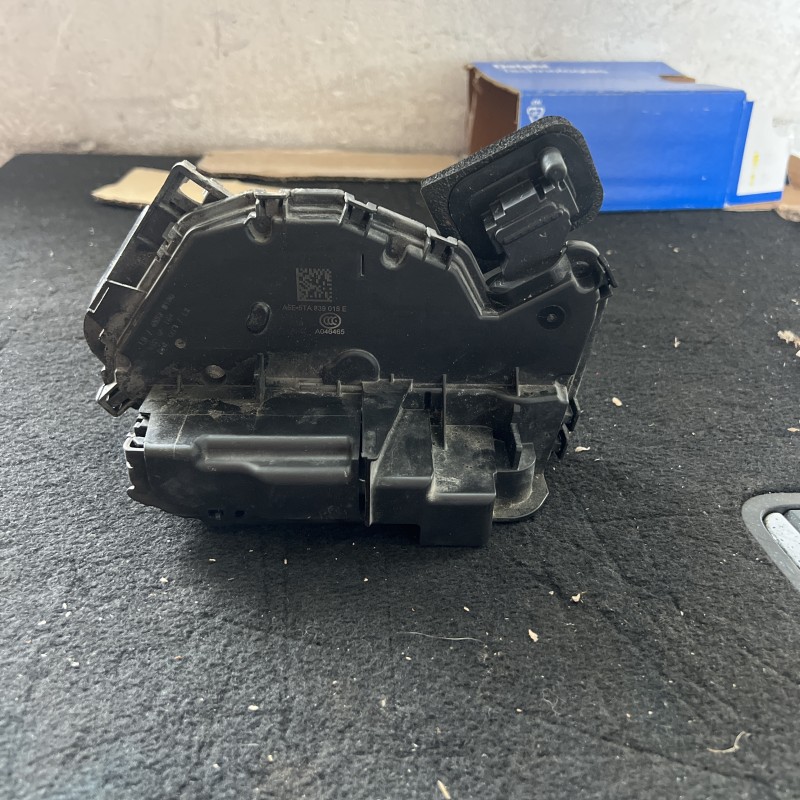 Iala broasca usa stanga spate / Volkswagen Passat B8 2017 / Caroserie, oglinzi si faruri