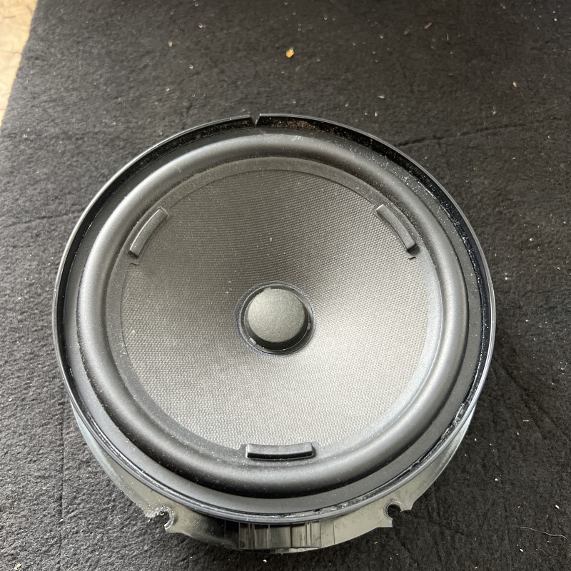 Boxa usa fata / Volkswagen Passat B8 2017 / Audio si electronice