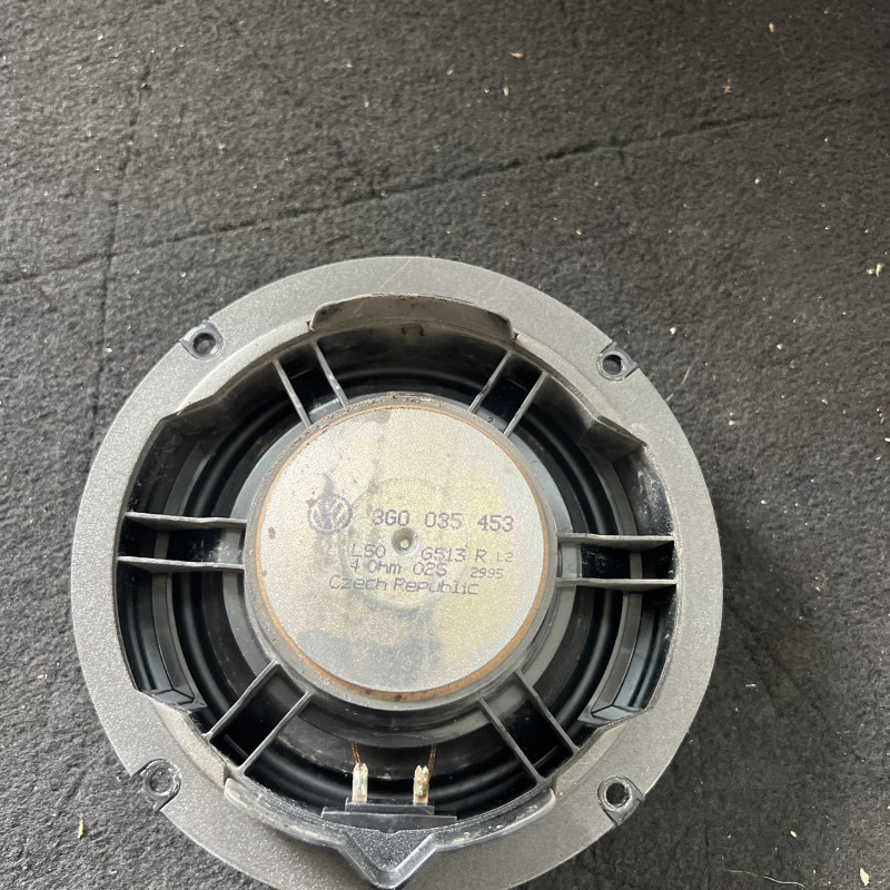 Boxa usa spate / Volkswagen Passat B8 2017 / Audio si electronice